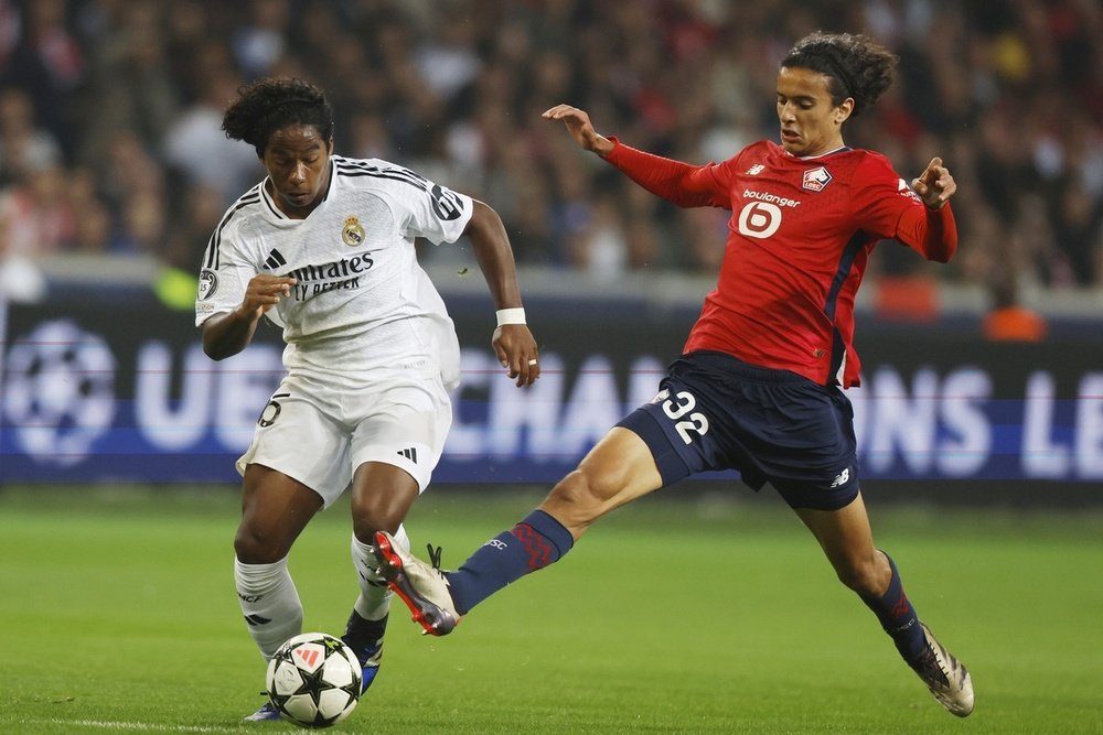 ayyoub bouaddi r of lille in action against endrick of real madrid during the uefa champions league match between lille and real madrid efe